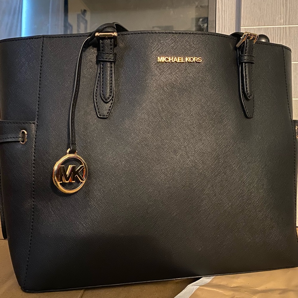 All Black MK ToTe🌟